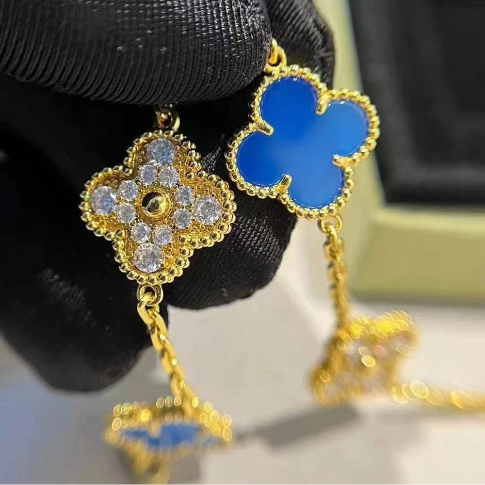 Van Cleef & Arpels Vintage Alhambra bracelet, 5 four-leaf lucky patterns - Picture 4 of 8